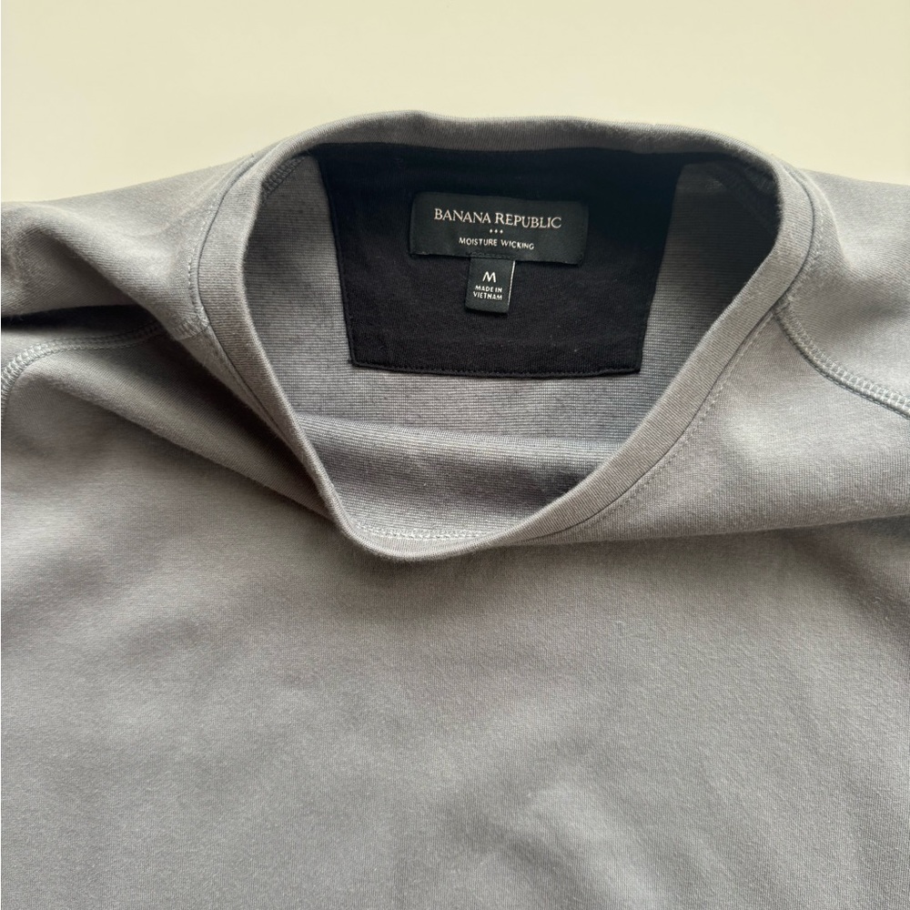 Banana Republic Charcoal Crew Neck Sweater - Picture 2 of 2